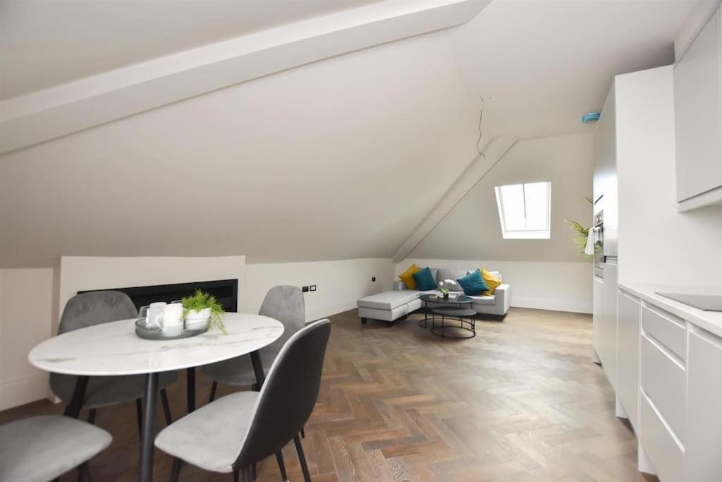 Vive Sea View Getaway Appartamento Hastings Esterno foto