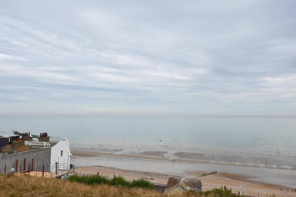 Vive Sea View Getaway Appartamento Hastings Esterno foto