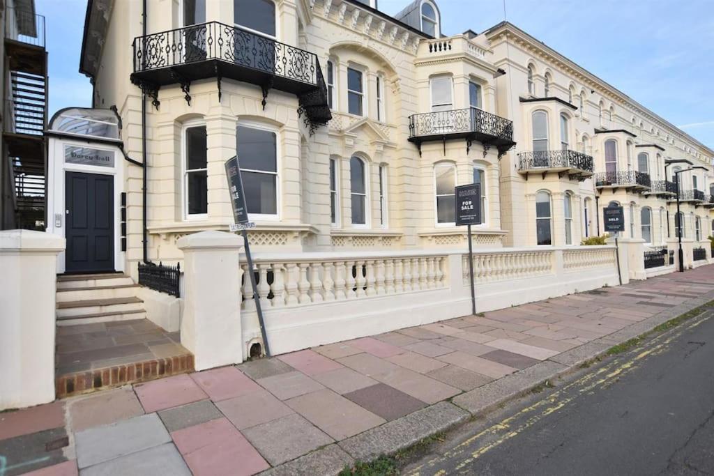 Vive Sea View Getaway Appartamento Hastings Esterno foto