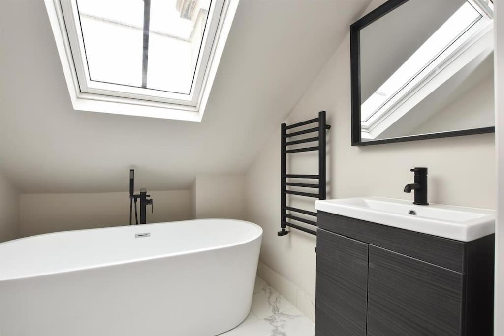 Vive Sea View Getaway Appartamento Hastings Esterno foto