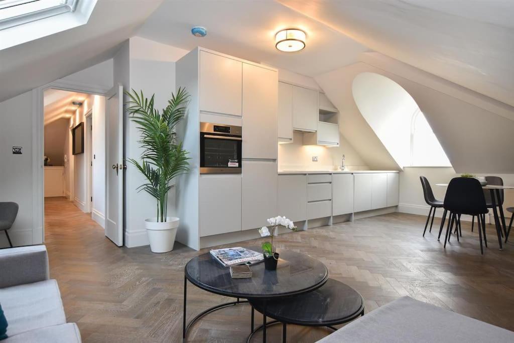 Vive Sea View Getaway Appartamento Hastings Esterno foto